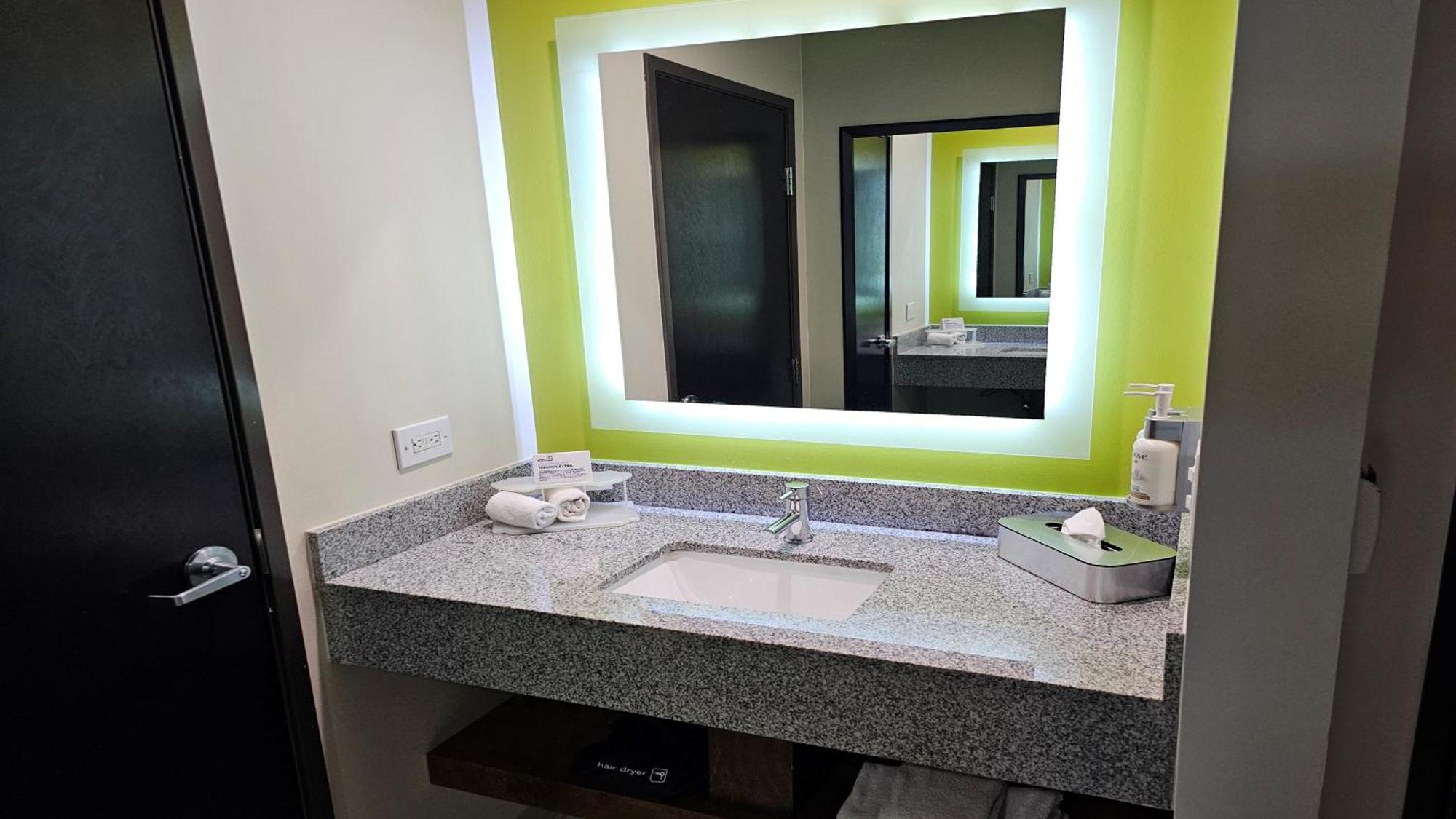 Holiday Inn Express & Suites Mexicali By Ihg Exterior foto